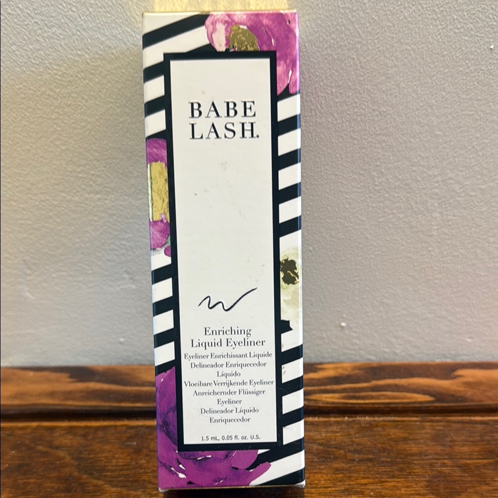 Enriching Liquid Eyeliner — Purple